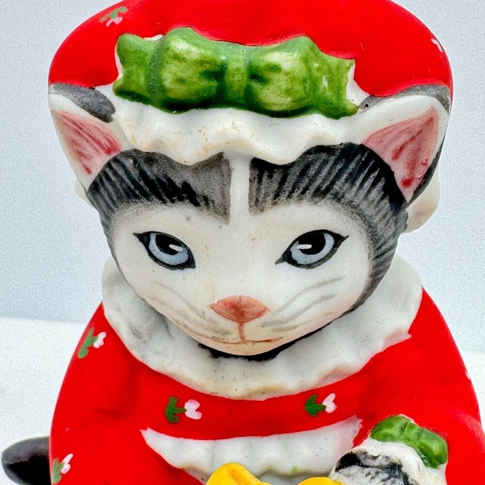 Rare Vintage Schmid Kitty Cucumber Ellie Holding Christmas 1985 Present Shackman